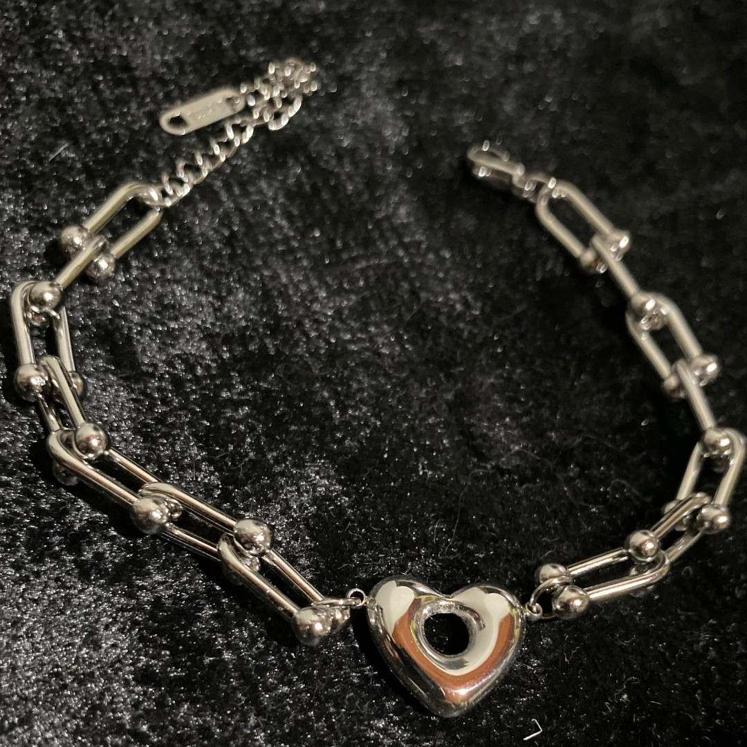 Kalp Detaylı Çelik Görünümlü Modern Zincir Bileklik