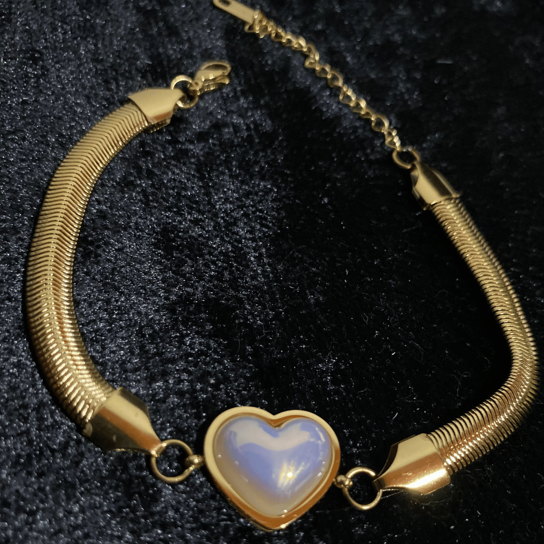 Luna Heart Gold Bileklik – Parlak Kalp Taşlı