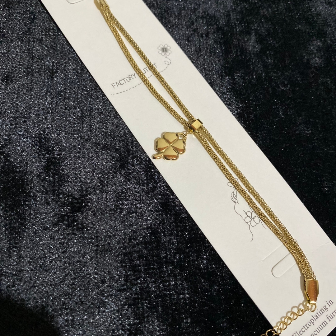 Golden Clover Mesh Bileklik – Çoklu Zincir Şans Modeli