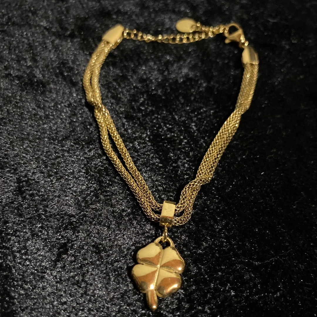 Golden Clover Mesh Bileklik – Çoklu Zincir Şans Modeli