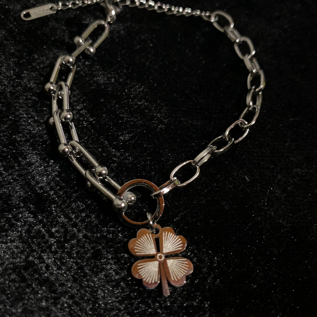Dört Yapraklı Yonca Charm Gümüş Renk Zincir Bileklik
