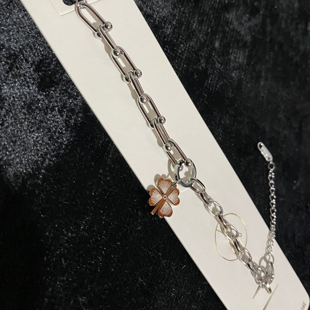 Dört Yapraklı Yonca Charm Gümüş Renk Zincir Bileklik