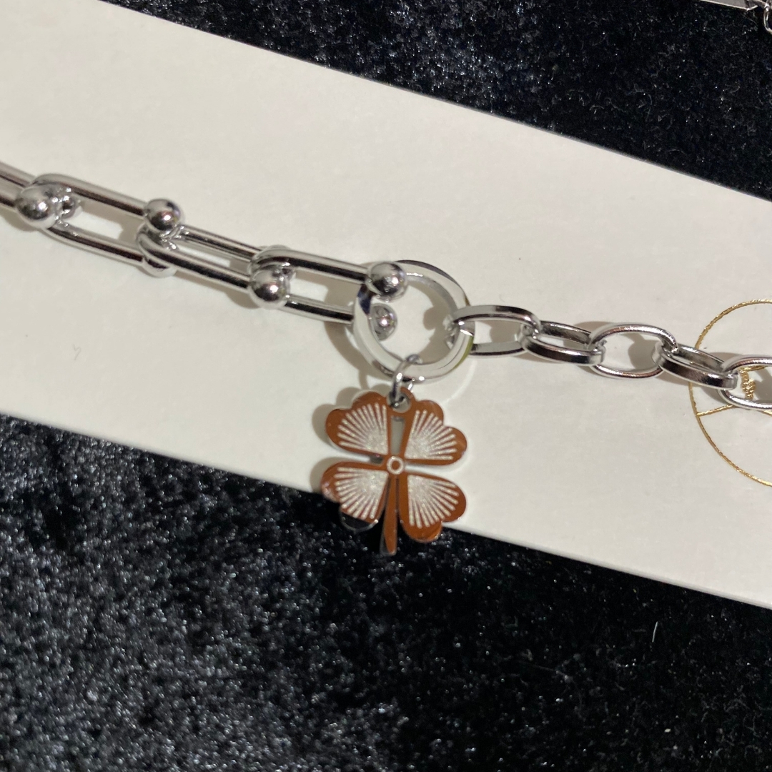Dört Yapraklı Yonca Charm Gümüş Renk Zincir Bileklik