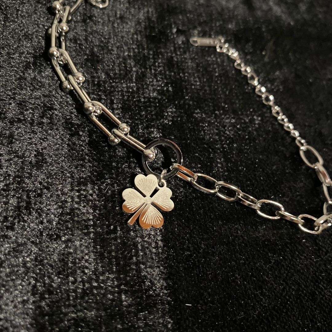 Dört Yapraklı Yonca Charm Gümüş Renk Zincir Bileklik