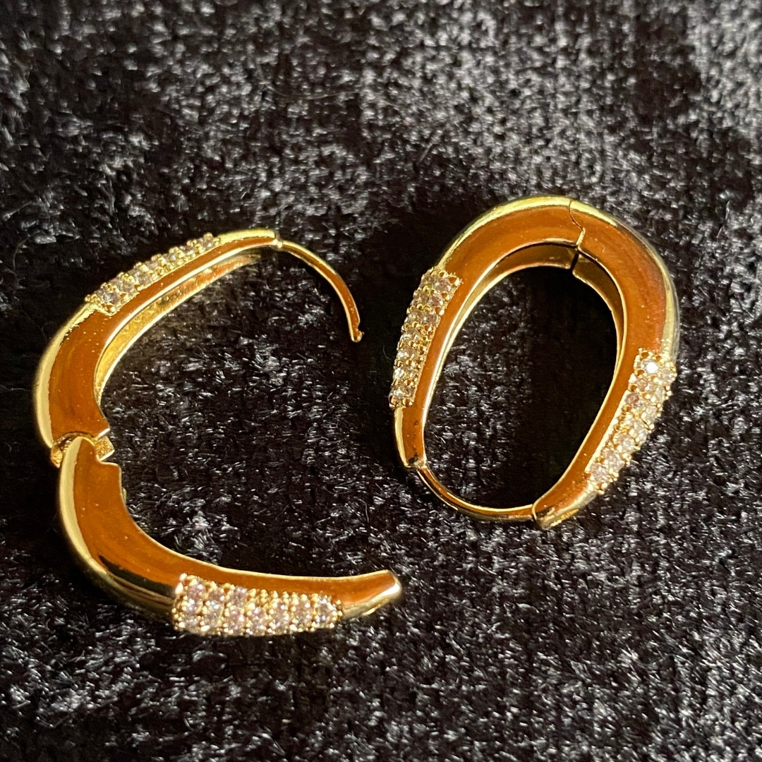 Luna Taşlı Oval Altın Renk Küpe