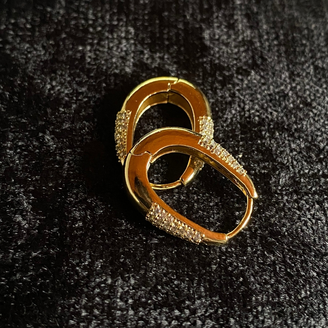 Luna Taşlı Oval Altın Renk Küpe