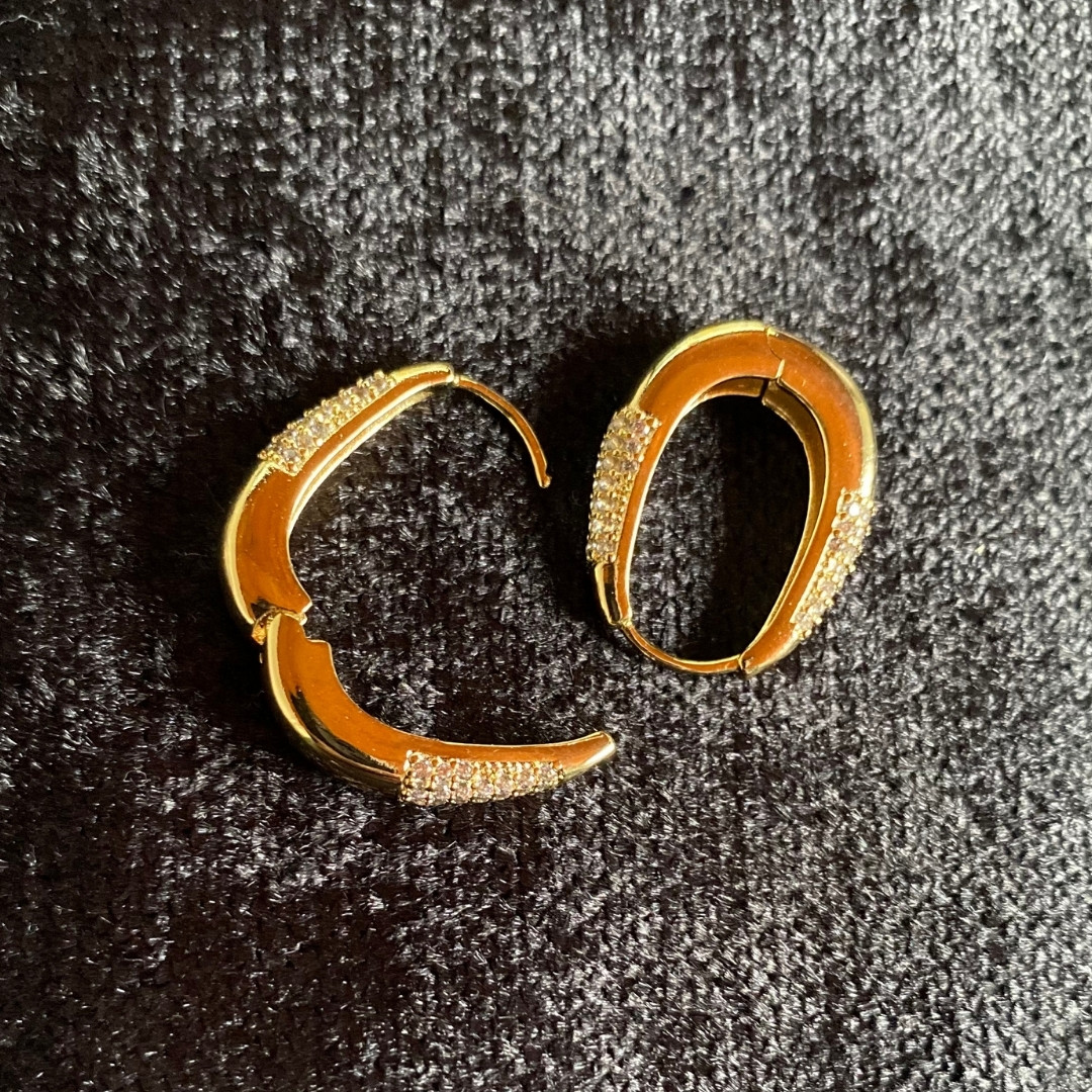 Luna Taşlı Oval Altın Renk Küpe