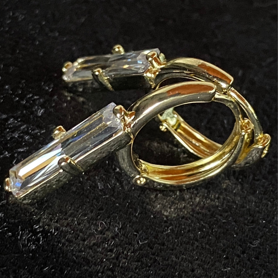 Nova Baget Taş Detaylı Altın Renk Küpe