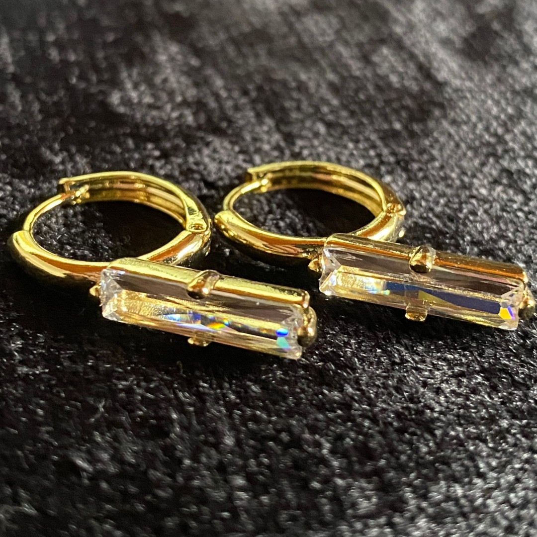 Nova Baget Taş Detaylı Altın Renk Küpe