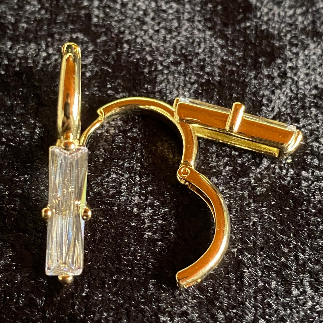 Nova Baget Taş Detaylı Altın Renk Küpe