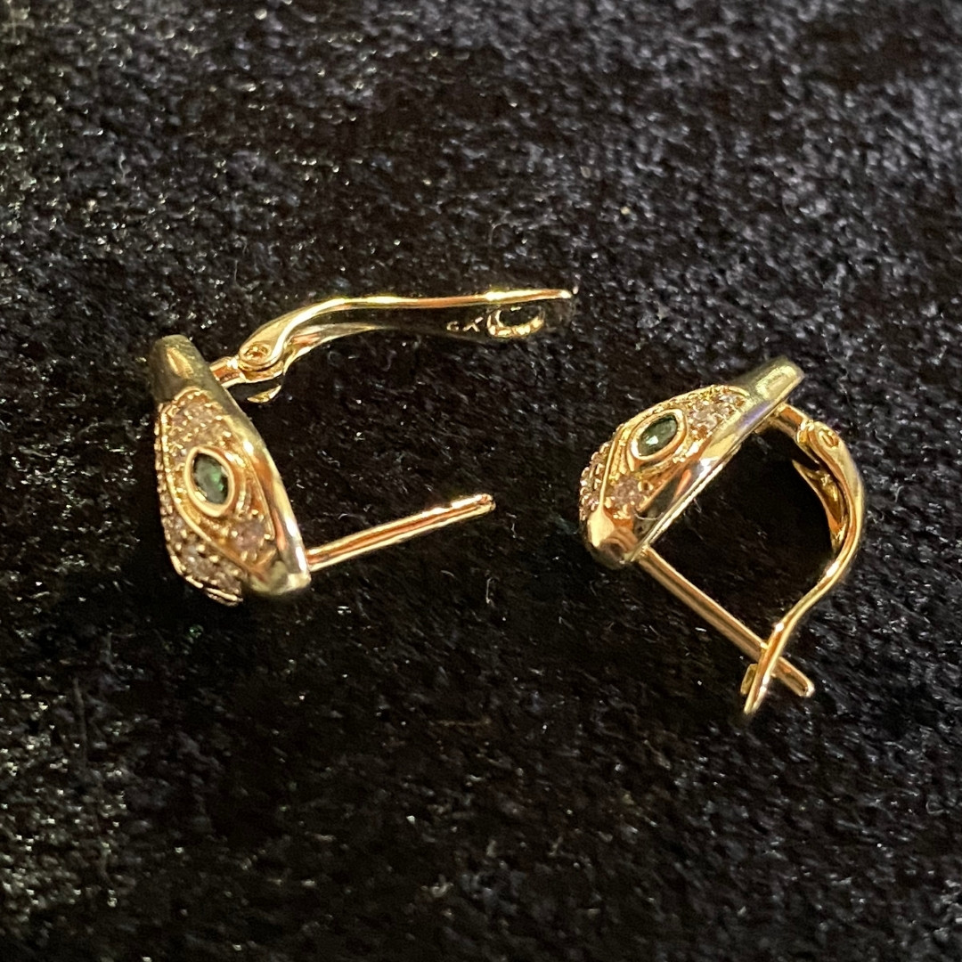 Lüks Yılan Başı Tasarım Zirkon Taşlı Altın Rengi Küpe