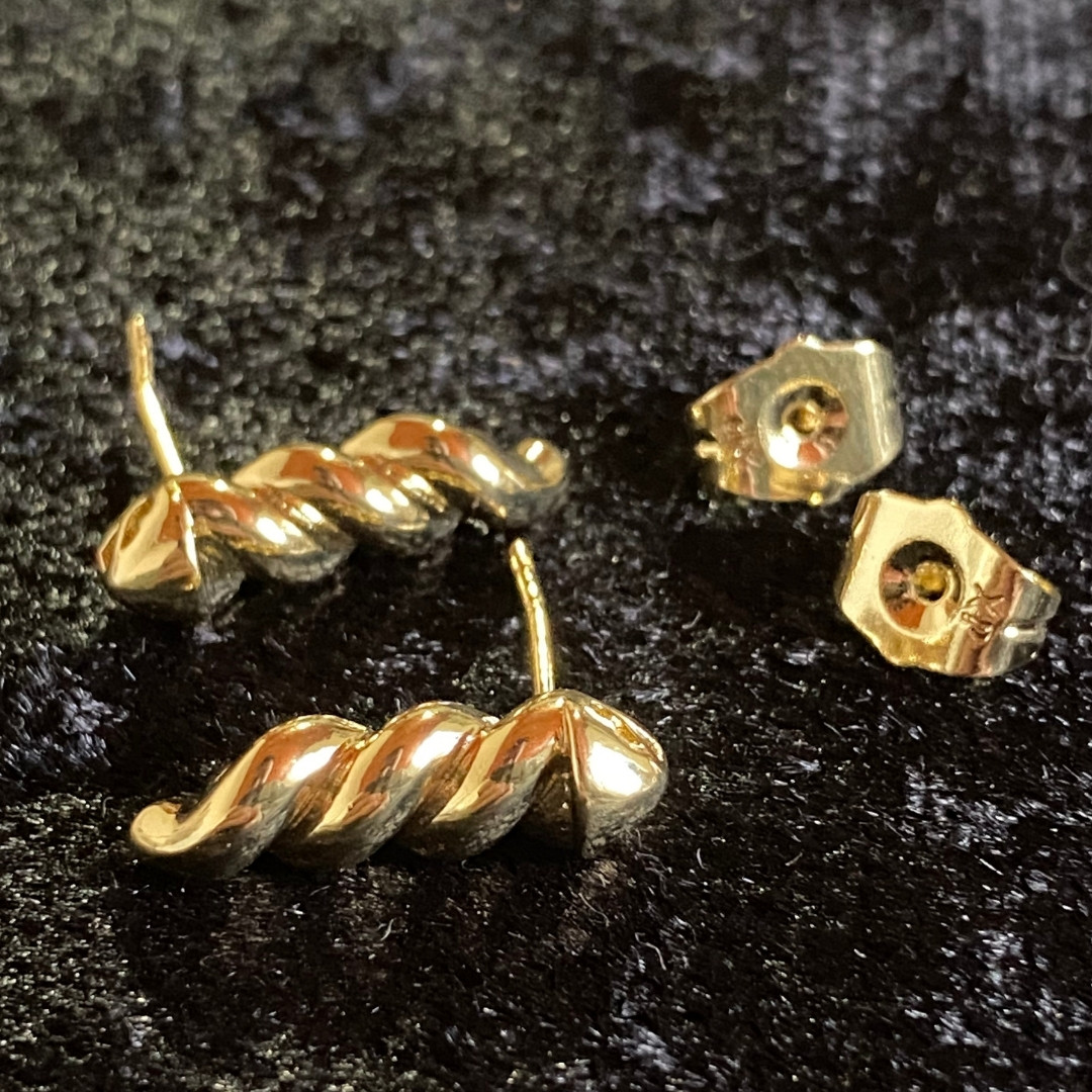 Kalın Burgu Desenli Çubuk Stud Küpe Gold