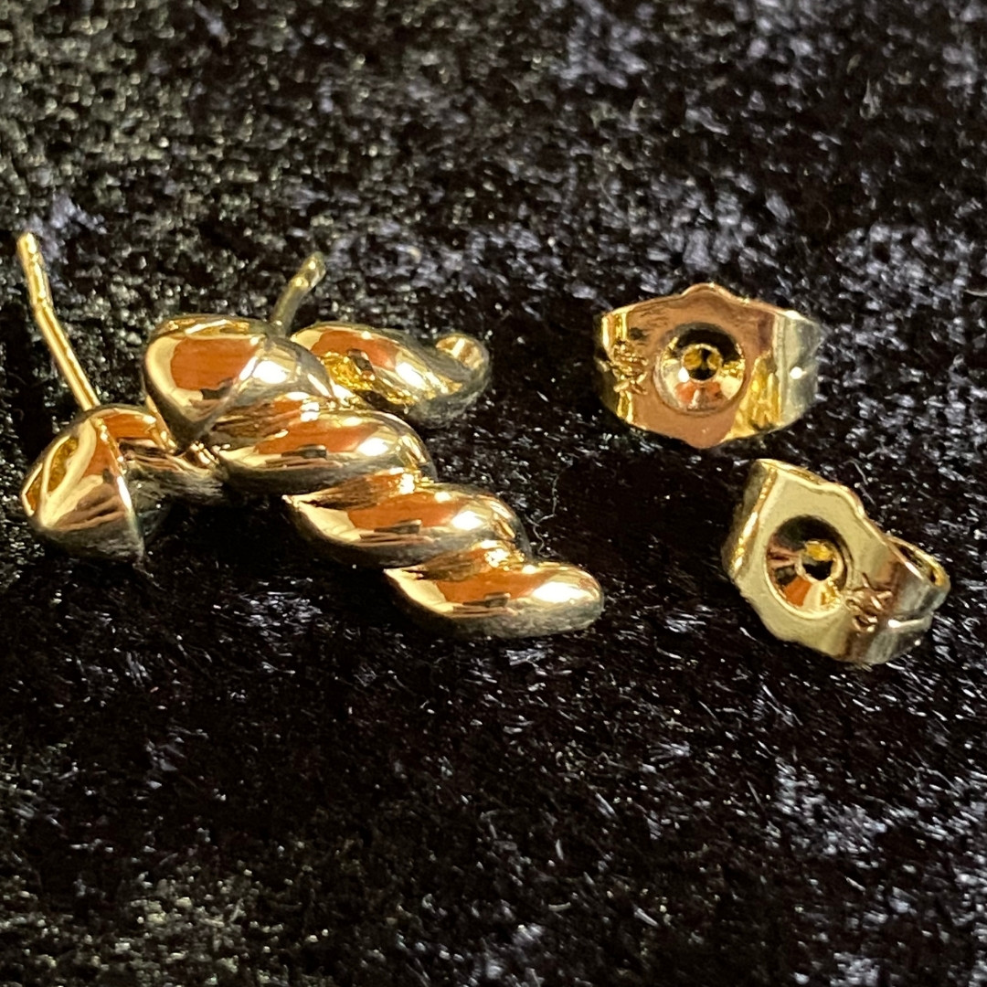 Kalın Burgu Desenli Çubuk Stud Küpe Gold