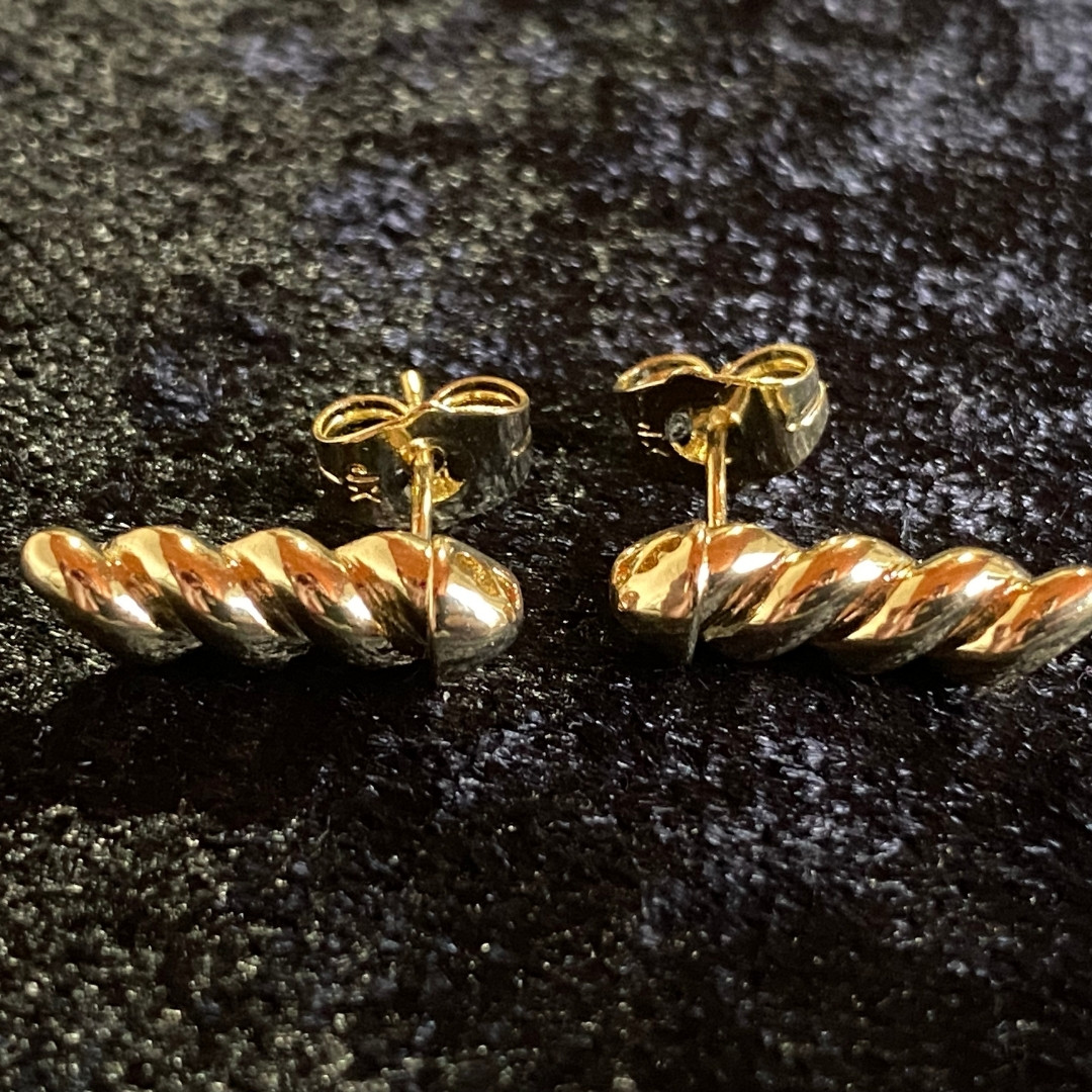 Kalın Burgu Desenli Çubuk Stud Küpe Gold