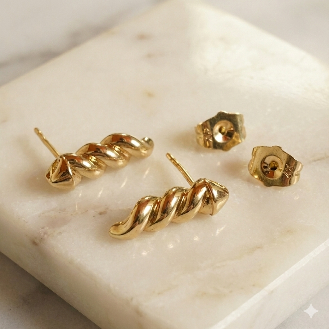 Kalın Burgu Desenli Çubuk Stud Küpe Gold