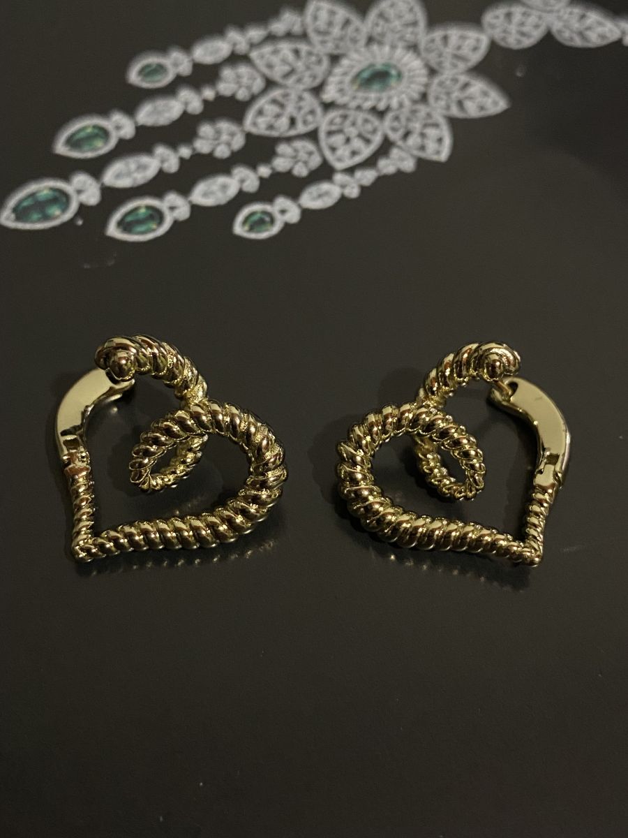 Altın Renk Kalp Formlu Burgu Model Çelik Küpe