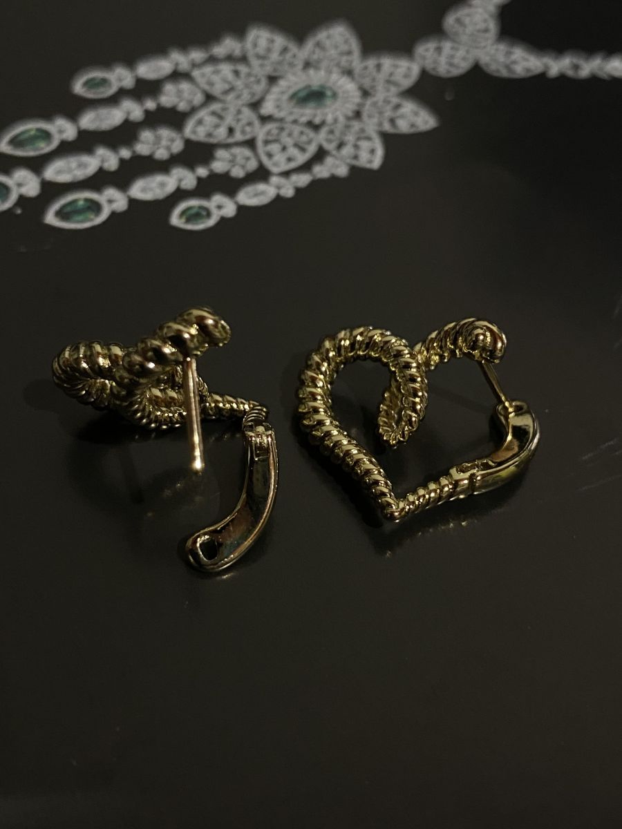 Altın Renk Kalp Formlu Burgu Model Çelik Küpe