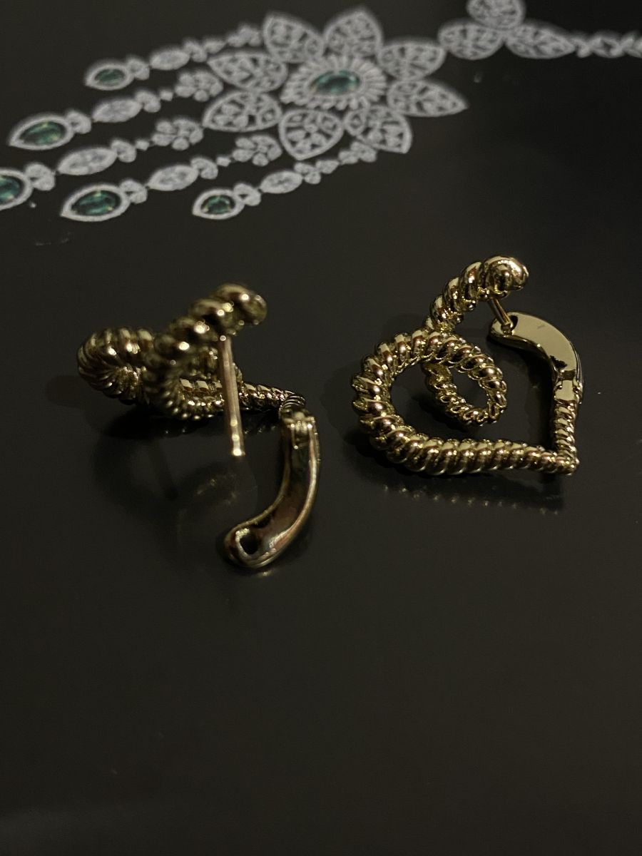 Altın Renk Kalp Formlu Burgu Model Çelik Küpe