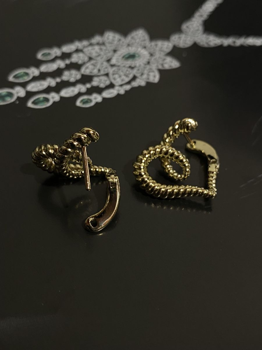 Altın Renk Kalp Formlu Burgu Model Çelik Küpe