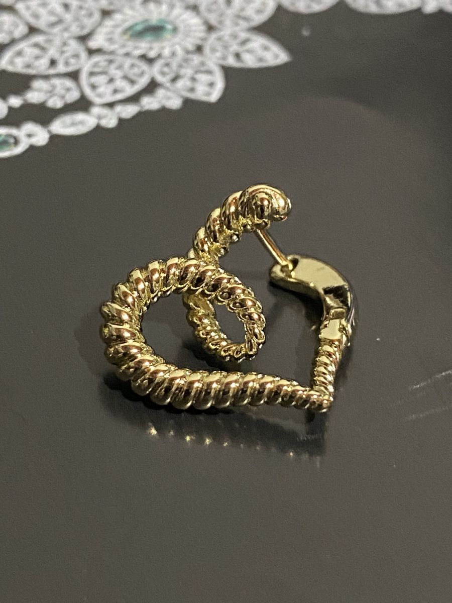 Altın Renk Kalp Formlu Burgu Model Çelik Küpe