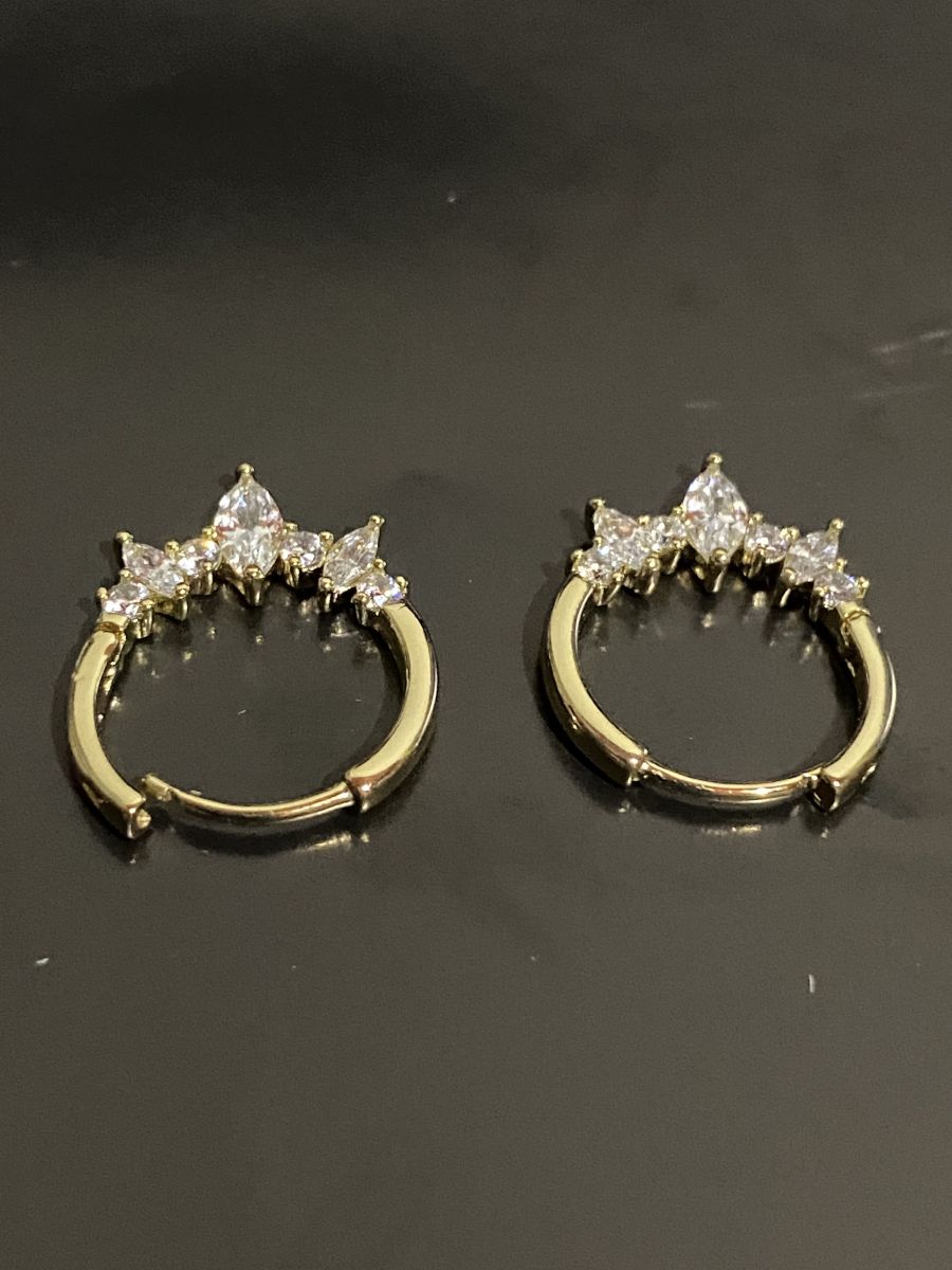 Altın Renk Taş Detaylı Halka Model Çelik Küpe