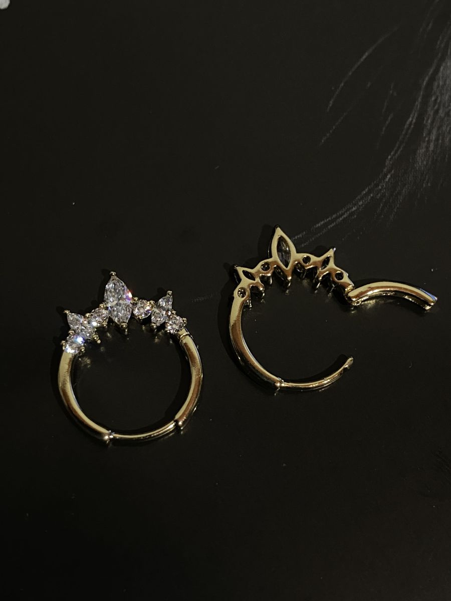 Altın Renk Taş Detaylı Halka Model Çelik Küpe