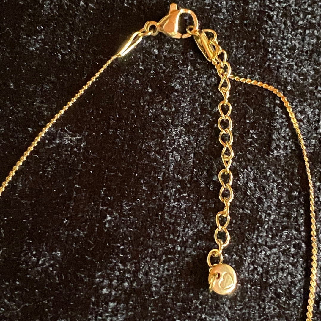Amour Kalpli Detaylı Altın Renk Zincir Kolye