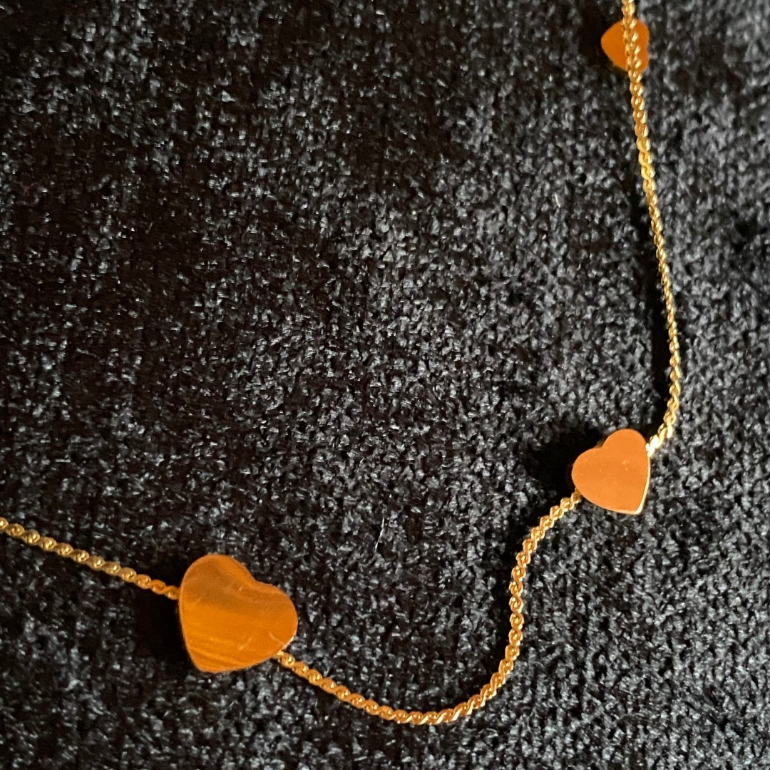 Amour Kalpli Detaylı Altın Renk Zincir Kolye